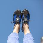 Zapato Kutsu Mujer Negro y Azul Metalizado