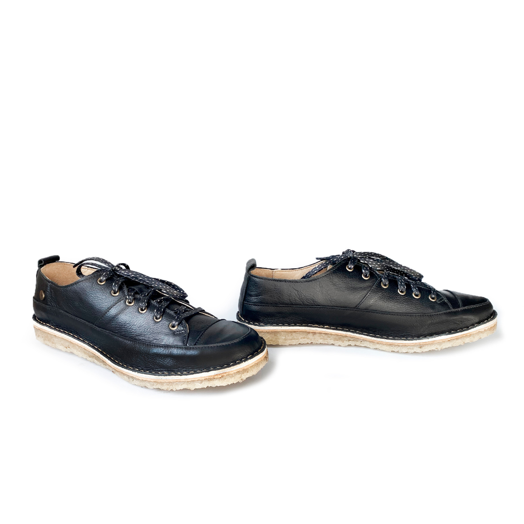 Zapato Kutsu Mujer Negro Poro