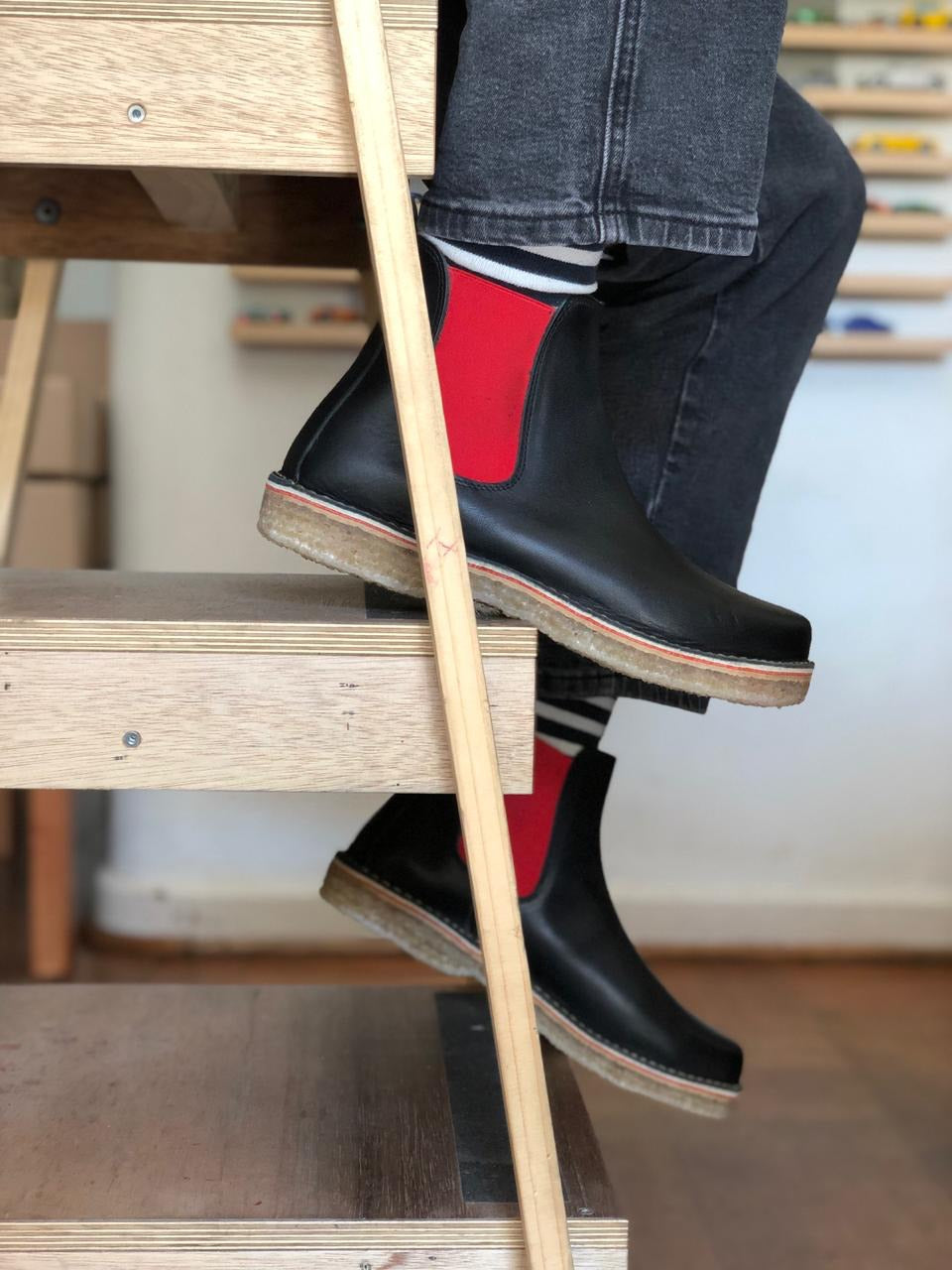Botín Beat Mujer Negro Elástico Rojo