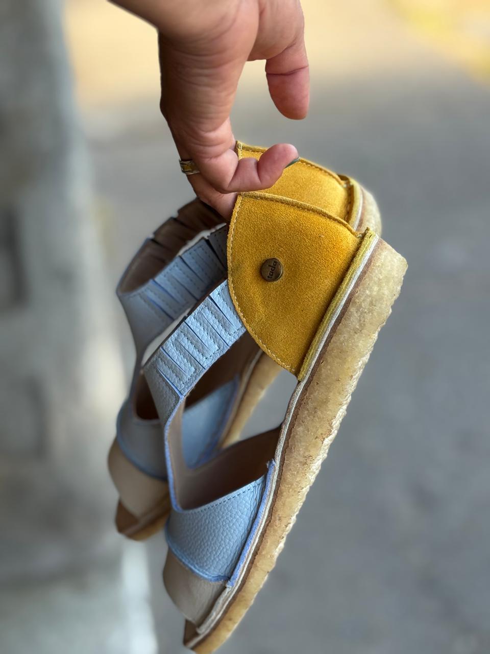 Sandalia Nina Celeste Poro Reno Amarillo