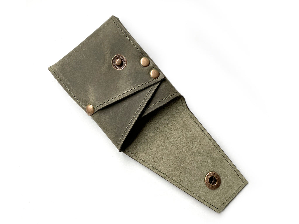 Billetera con broche Olivo Cera - Antunez Ketterer
