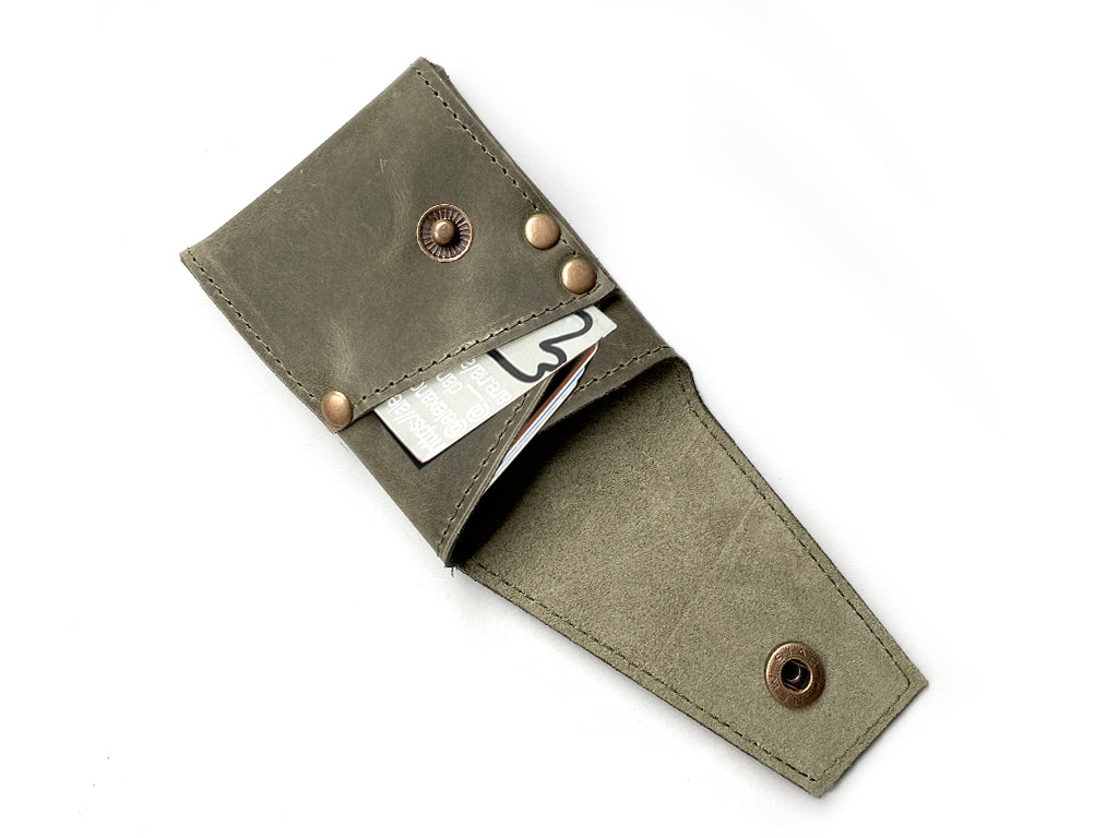 Billetera con broche Olivo Cera - Antunez Ketterer
