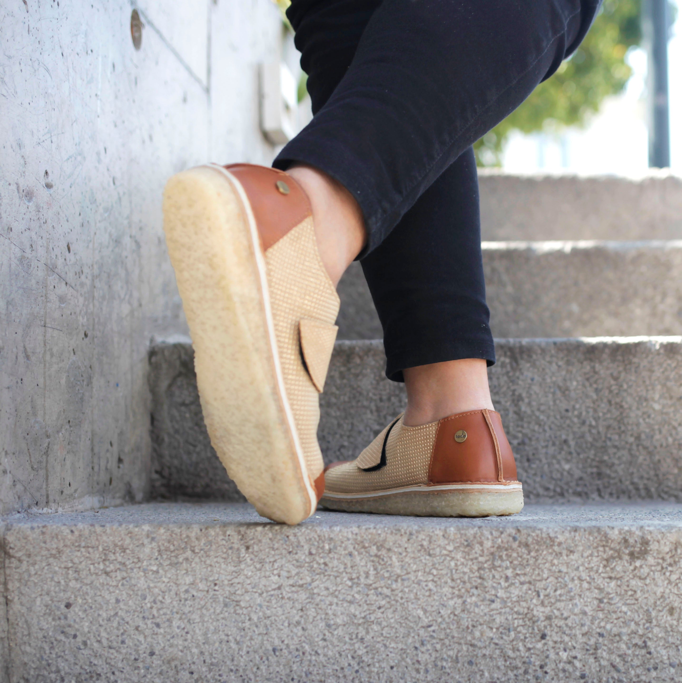 Zapato Arno Mujer Caramelo - Puntos Oro