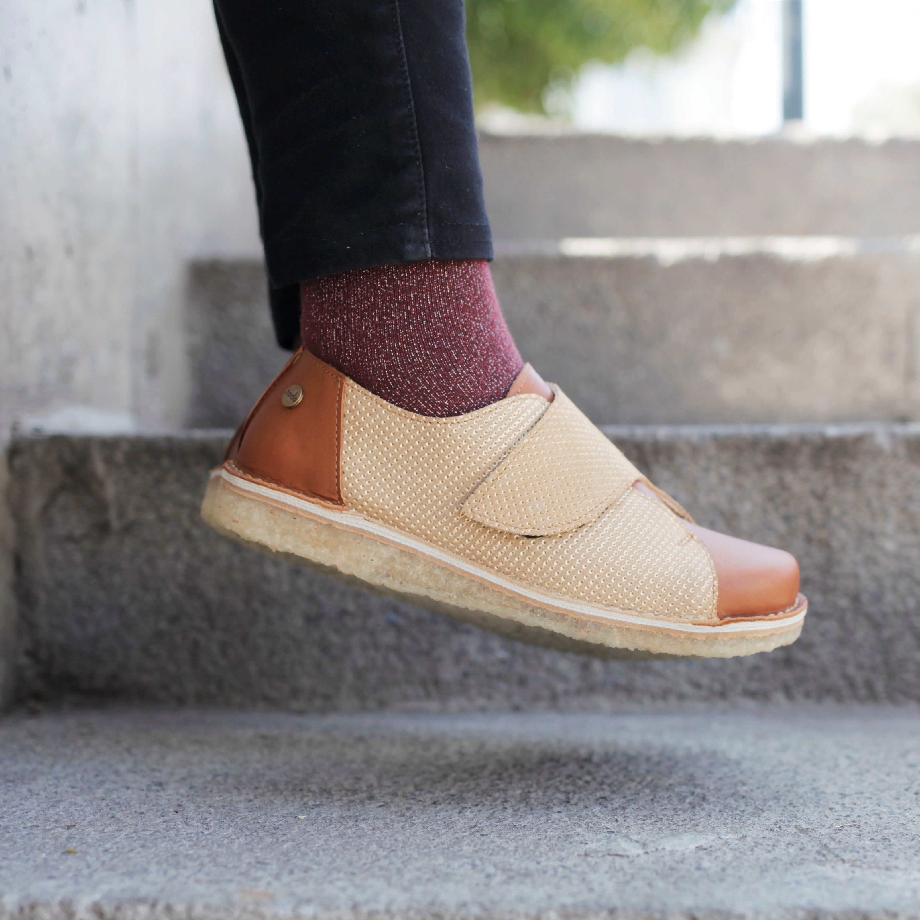 Zapato Arno Mujer Caramelo - Puntos Oro