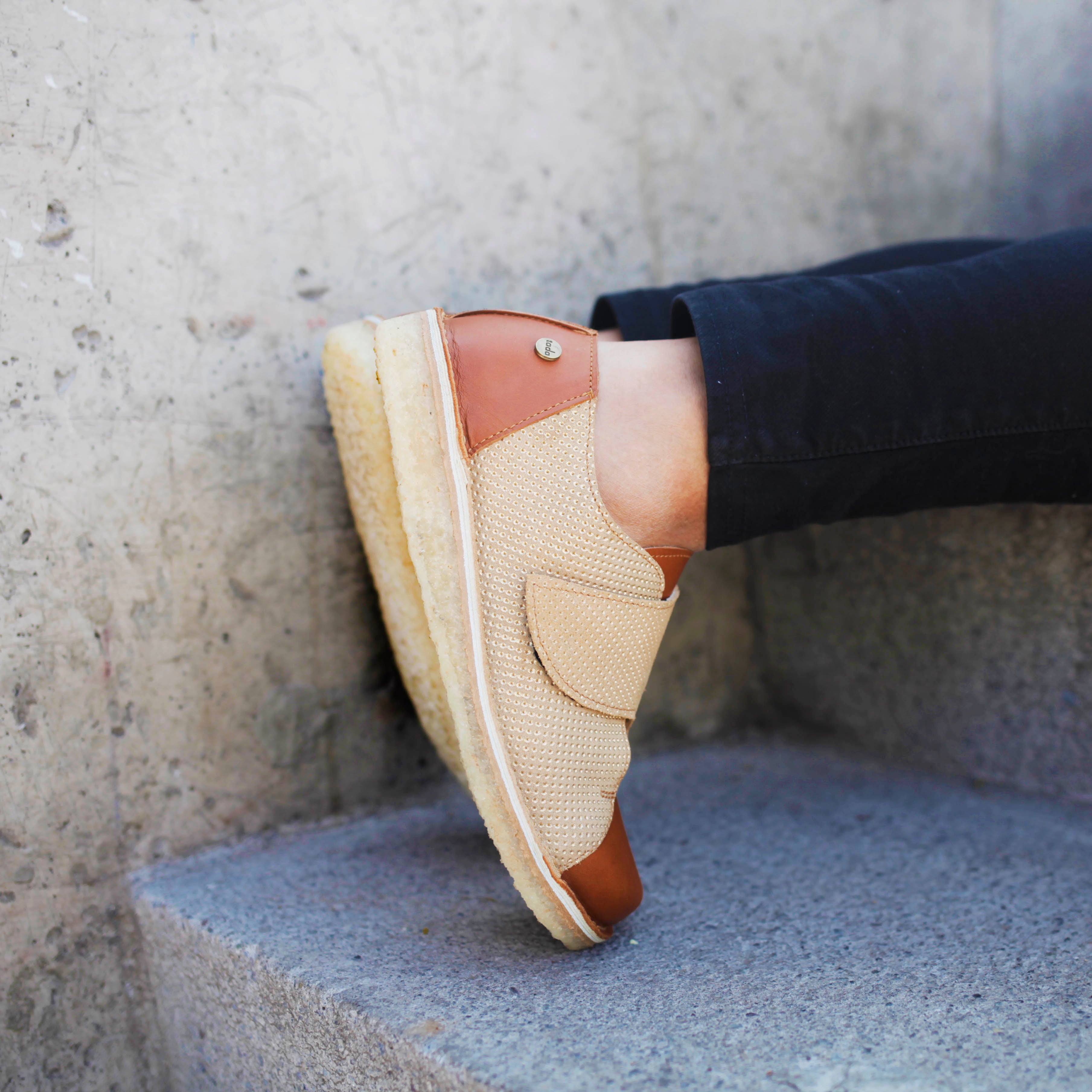 Zapato Arno Mujer Caramelo - Puntos Oro