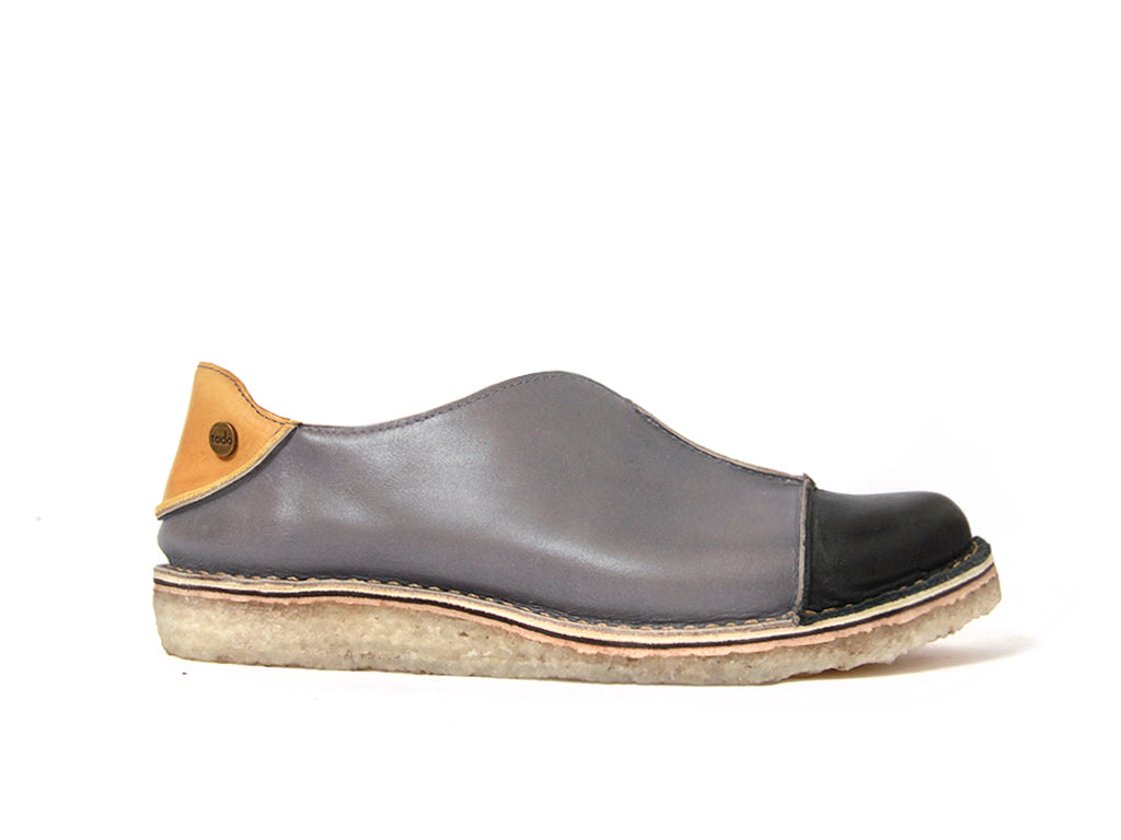 Zapato Eva negro gris y piña