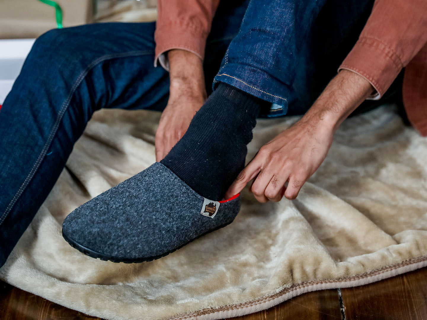 Slipper Gumbies Grafito y Rojo