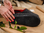 Slipper Gumbies Grafito y Rojo