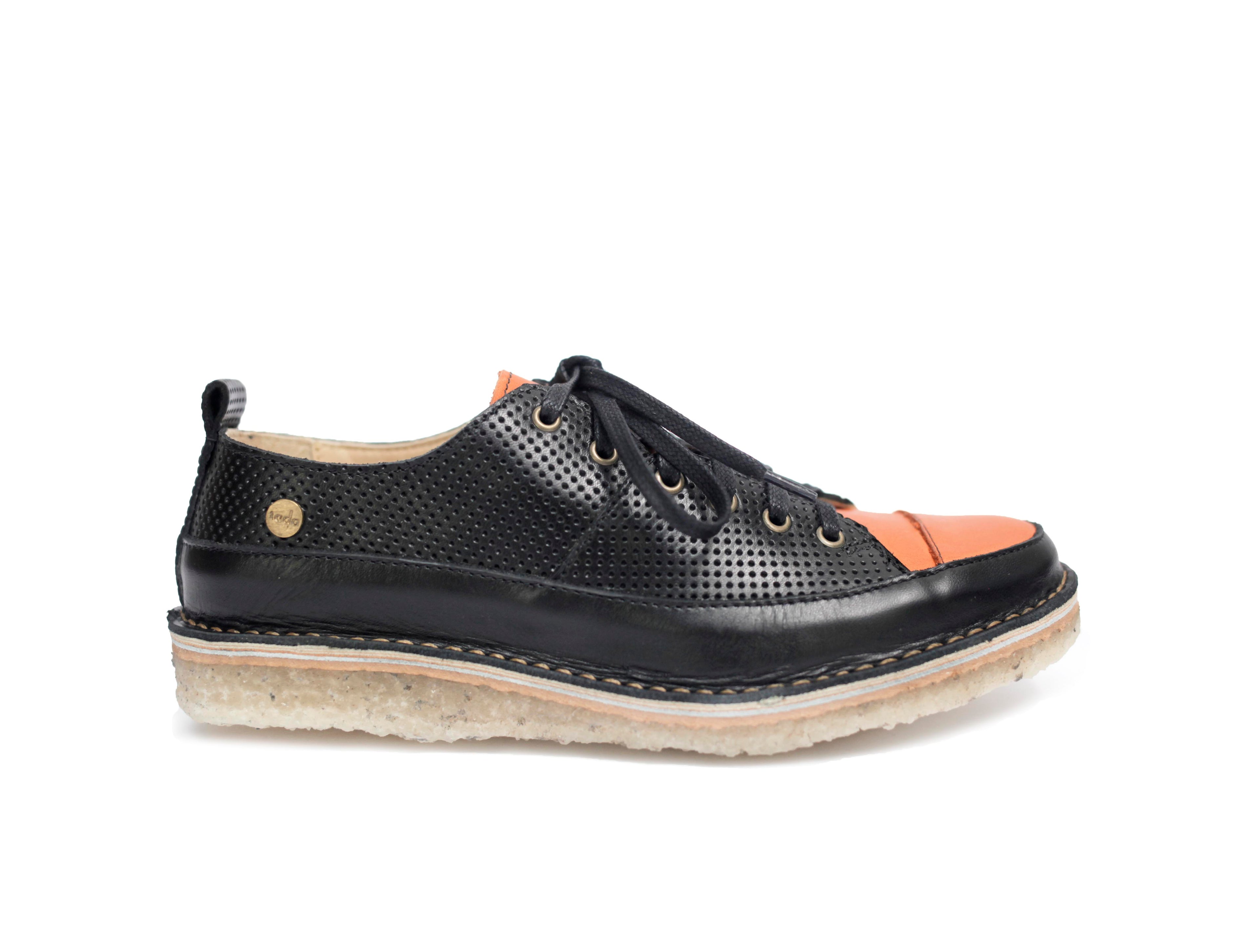 Zapato Kutsu Mujer Negro y Naranja